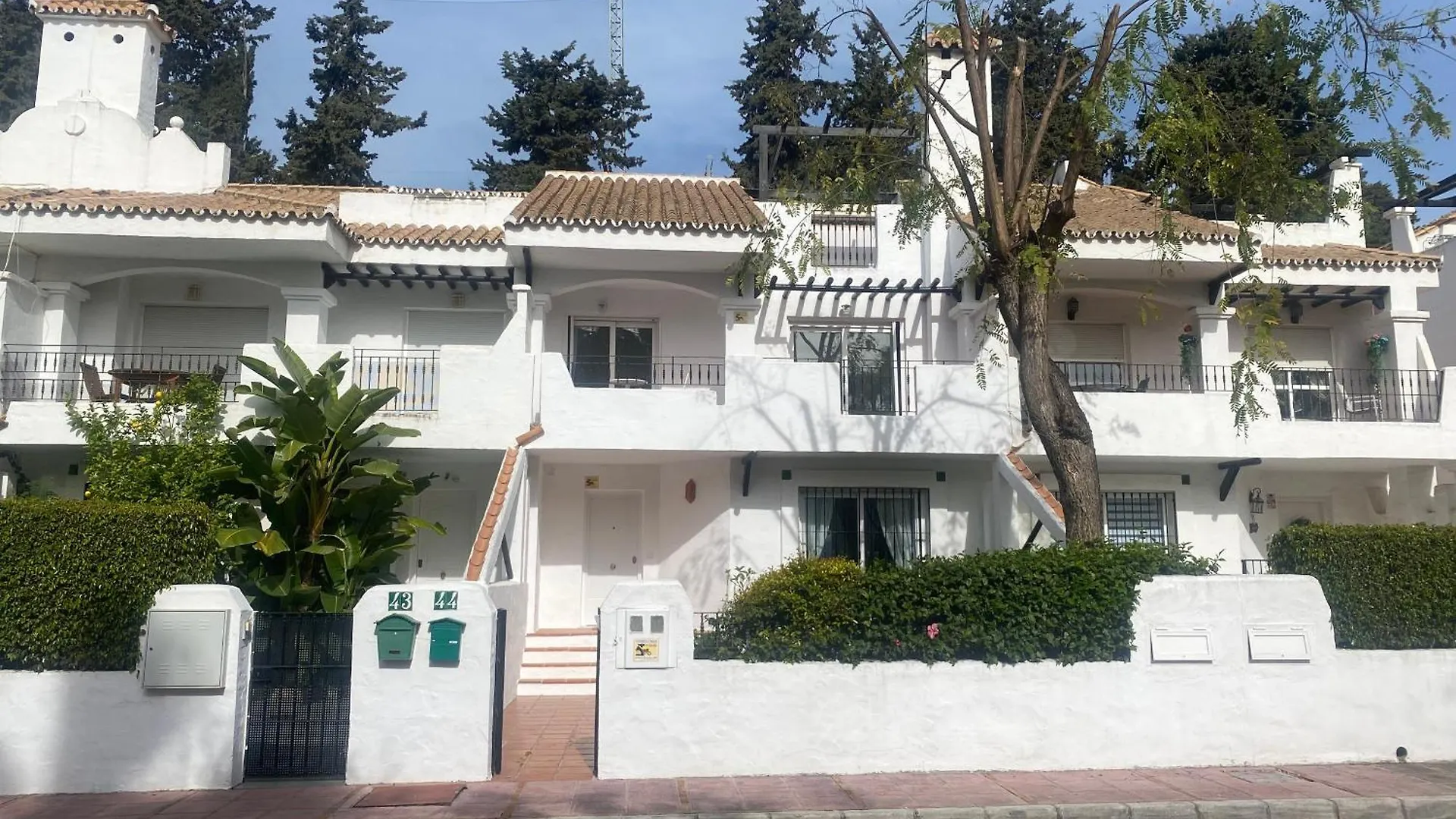 Newly Refurbished Townhouse Los Naranjos, Puerto Banus Marbella