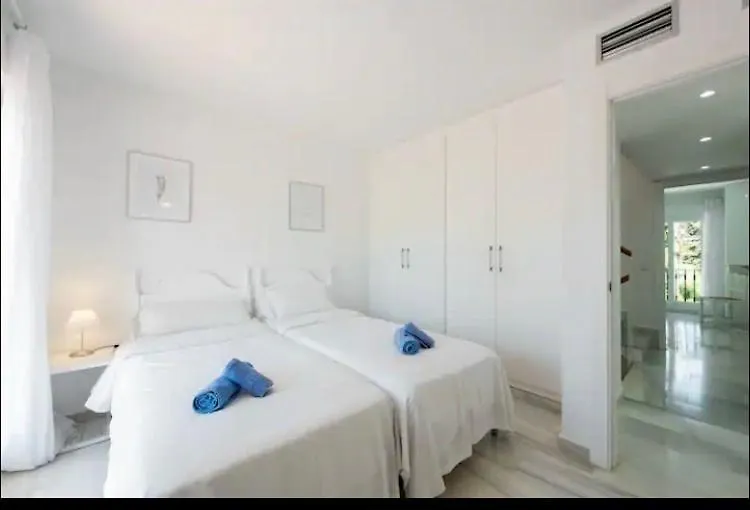 Newly Refurbished Townhouse Los Naranjos, Puerto Banus Marbella Holiday home